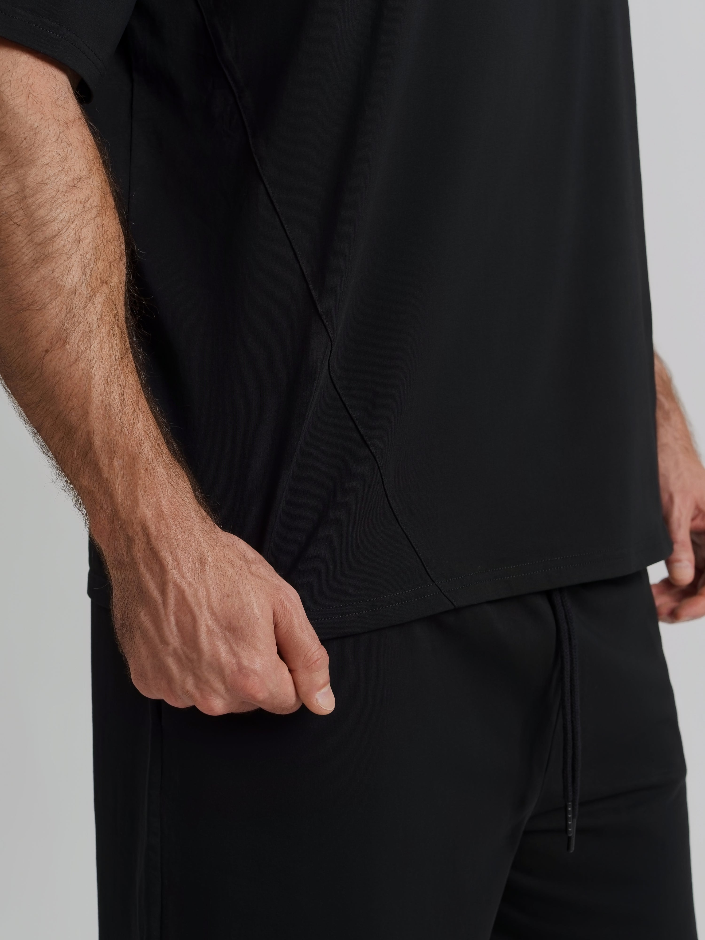 THE VERO BOXY TEE-BLACK