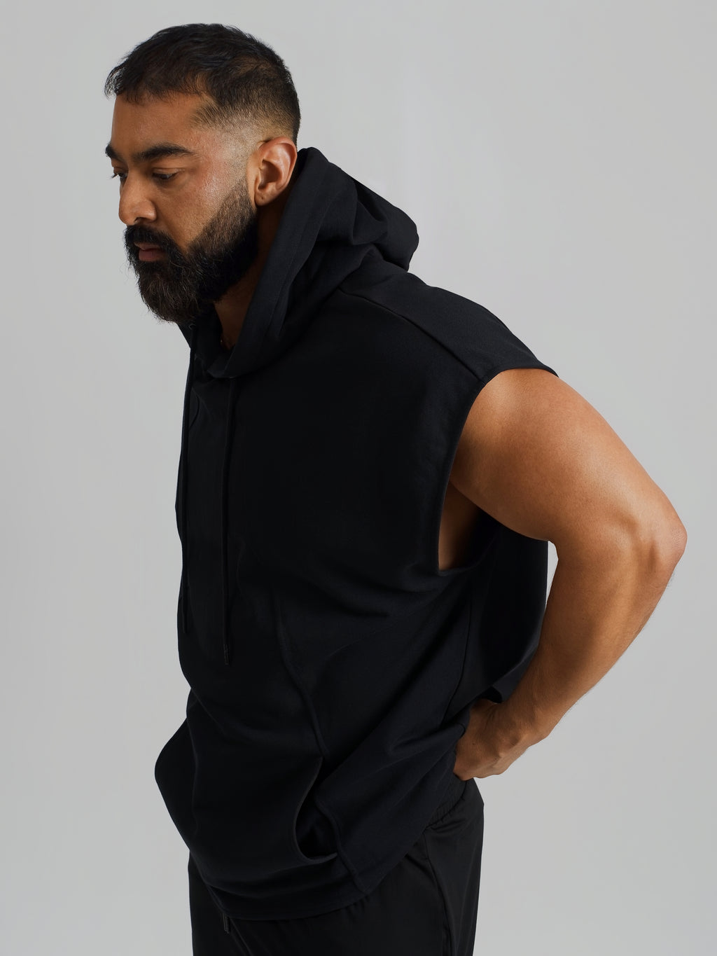 THE ZEPHYR SLEEVELESS HOODIE-BLACK