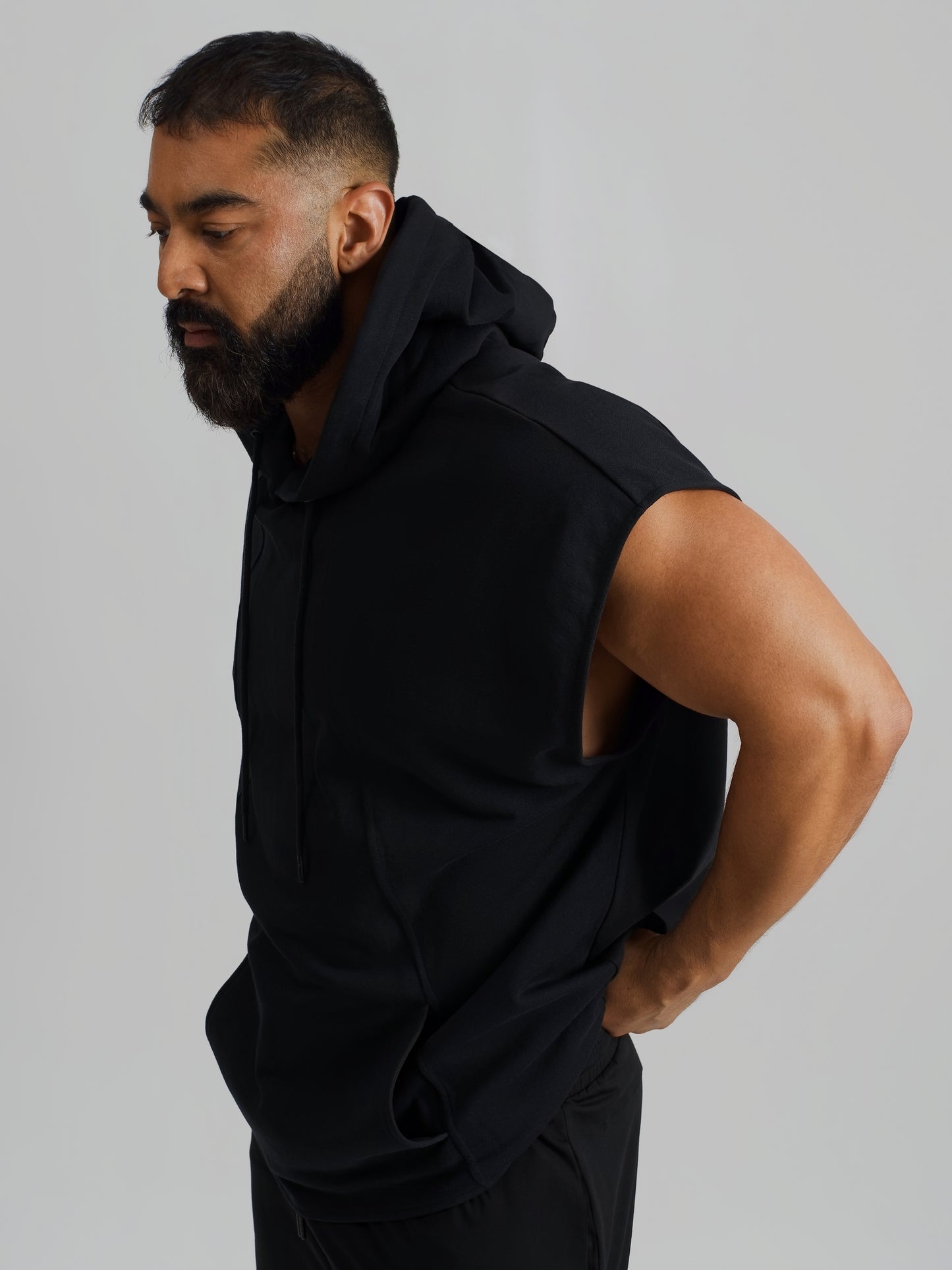 the zephyr sleeveless hoodie-black