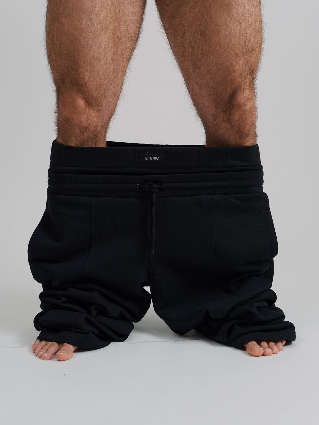 THE RONIN STRAIGHT LEG JOGGER-BLACK